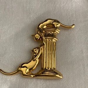 Cats On A Column whimsical Gold-tone Brooch